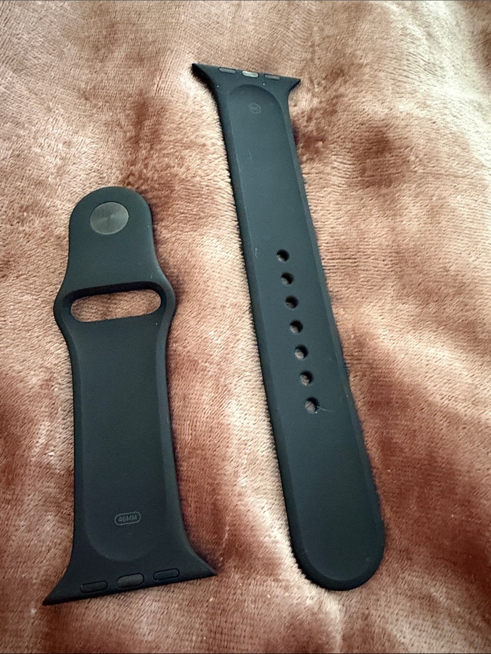Apple Watch Series 7 45 mm in Starlight Aluminum WiFi and Cellular - Picture 14 of 15